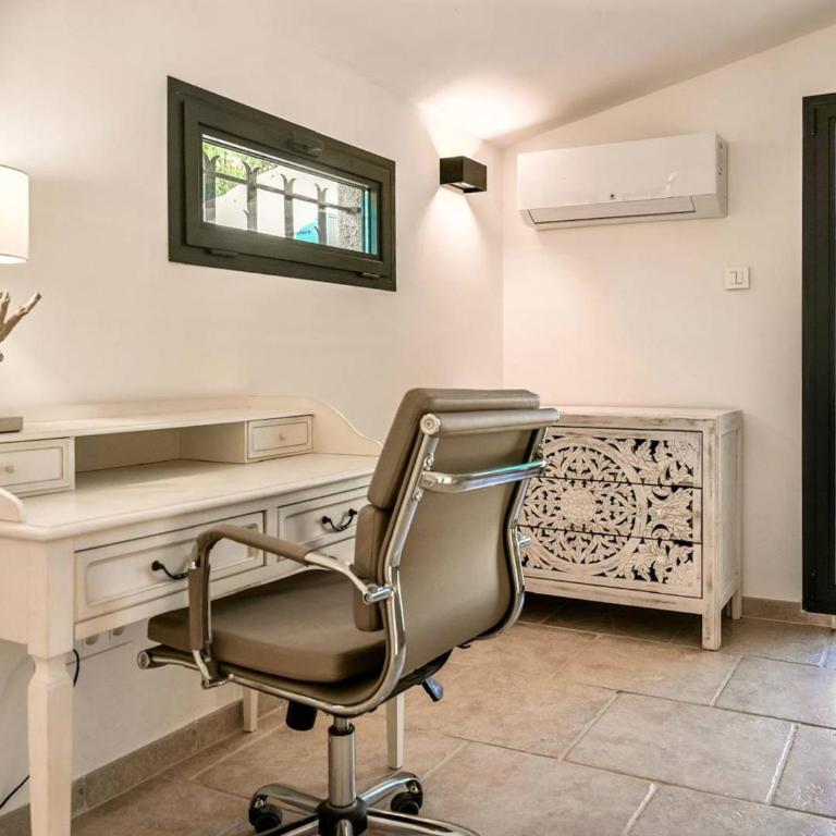 Villa moderne 6 CH pour 12 avec piscine privée, clim et parking aux Issambres - FR-1-768-24 - Villa - 25