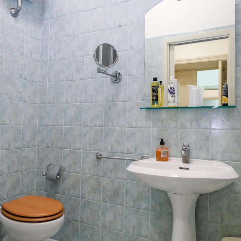 Domus Lilium - Camera Matrimoniale con Bagno in Comune - 5