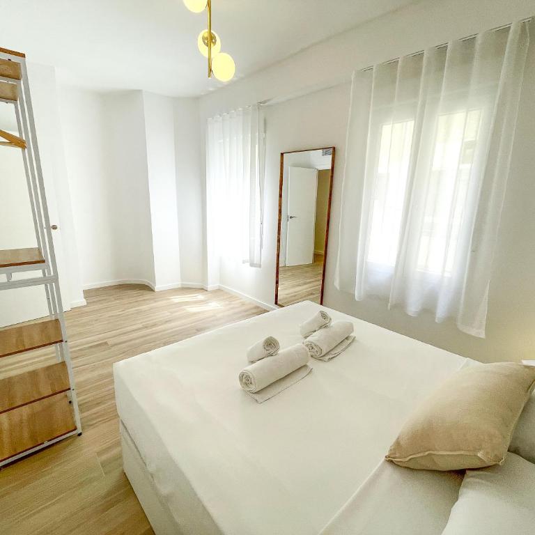 Apartamentos Zaragoza Gran Vía 3000 - Three-Bedroom Standard Apartment - 16