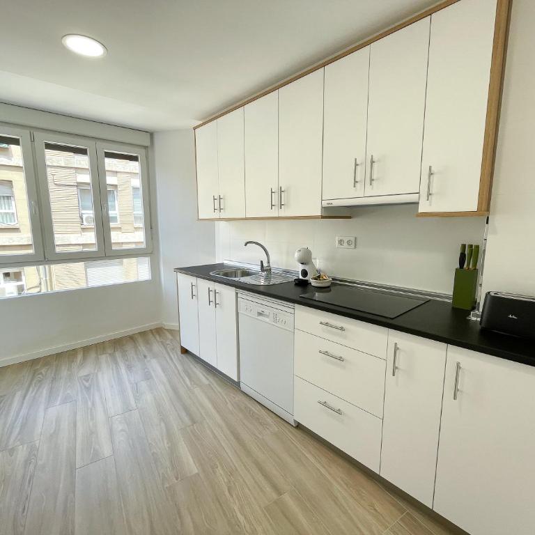 Apartamentos Zaragoza Gran Vía 3000 - Two-Bedroom Apartment - 20
