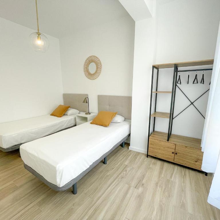 Apartamentos Zaragoza Gran Vía 3000 - Three-Bedroom Standard Apartment - 3