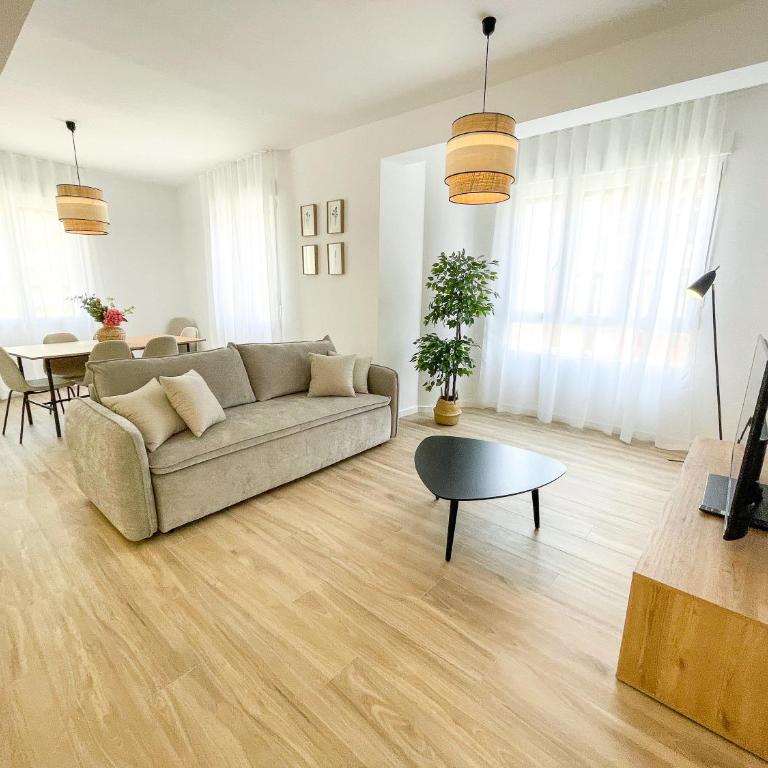 Apartamentos Zaragoza Gran Vía 3000 - Three-Bedroom Standard Apartment - 1