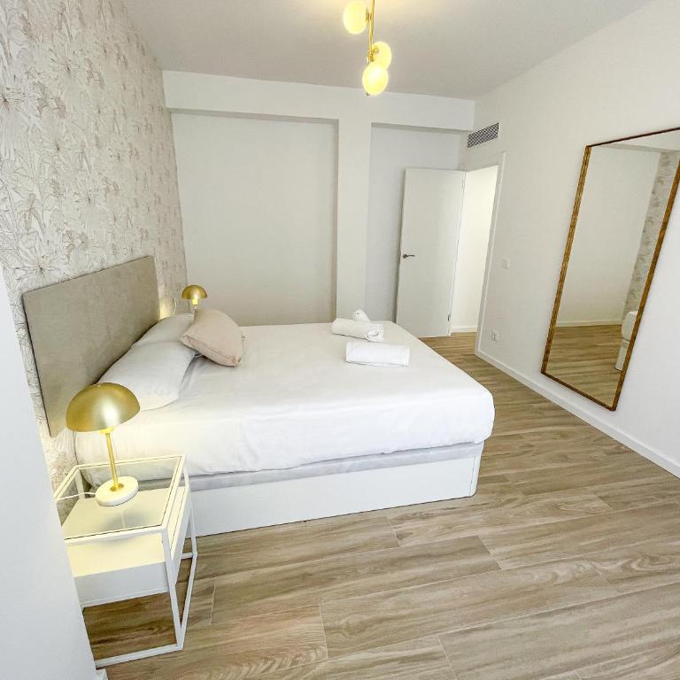 Apartamentos Zaragoza Gran Vía 3000 - Three-Bedroom Standard Apartment - 12