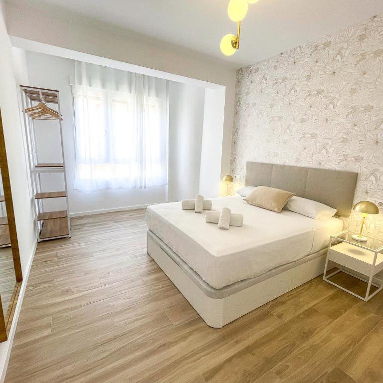 Apartamentos Zaragoza Gran Vía 3000 - Three-Bedroom Standard Apartment - 17