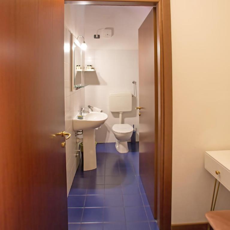 Veronetta House - Deluxe Double or Twin Room with Private Balcony - 21