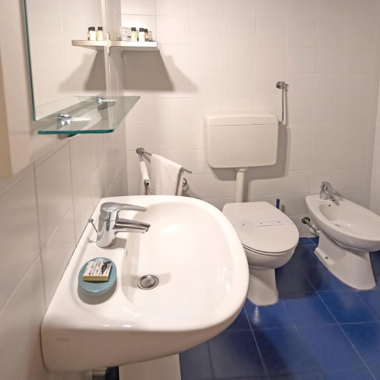 Veronetta House - Deluxe Double or Twin Room with Private Balcony - 23