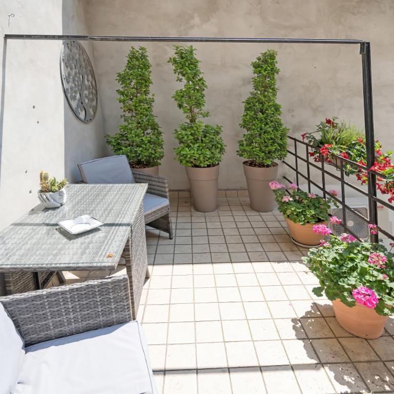 Veronetta House - Deluxe Double or Twin Room with Private Balcony - 27