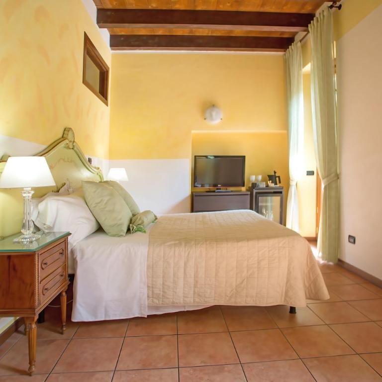Veronetta House - Deluxe Double or Twin Room with Private Balcony - 12