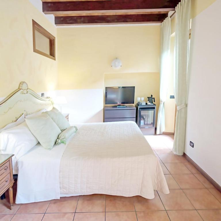 Veronetta House - Deluxe Double or Twin Room with Private Balcony - 17