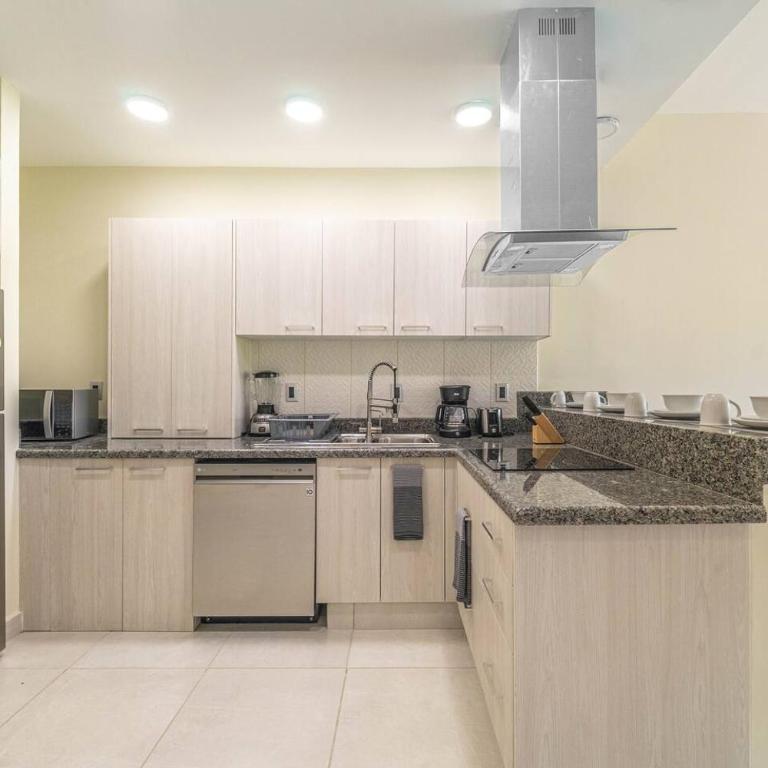 2 BD Suite with Balcony, Gym, Rooftop Pool, Hot Tub - Appartement - 20