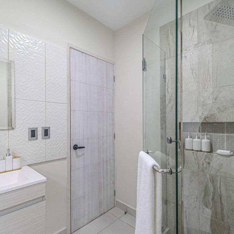 2 BD Suite with Balcony, Gym, Rooftop Pool, Hot Tub - Appartement - 21