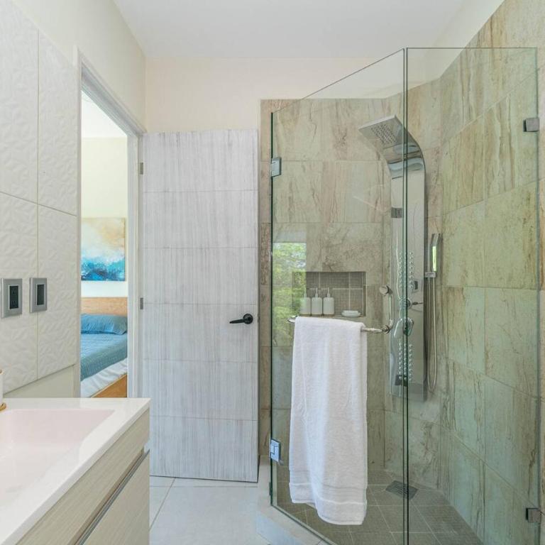 2 BD Suite with Balcony, Gym, Rooftop Pool, Hot Tub - Appartement - 22