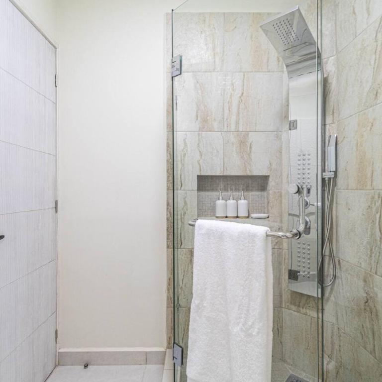 2 BD Suite with Balcony, Gym, Rooftop Pool, Hot Tub - Appartement - 43