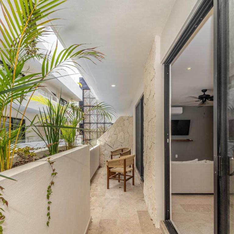 2 BD Suite with Private Balcony, Pool View, Gym - Apartment - 14