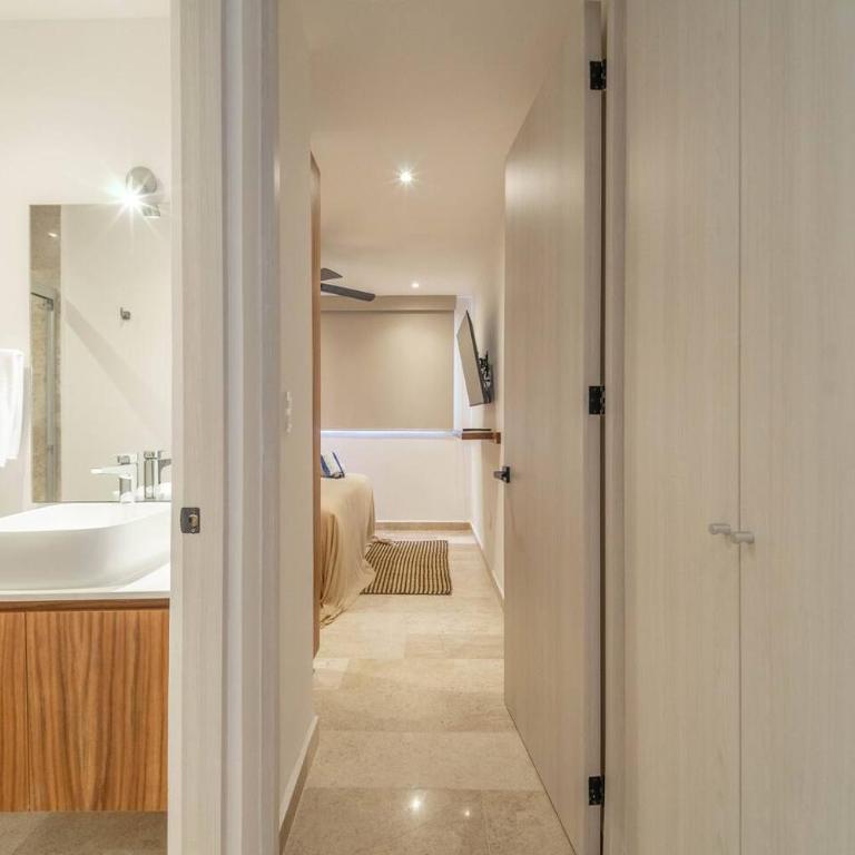 2 BD Suite with Private Balcony, Pool View, Gym - Apartment - 20