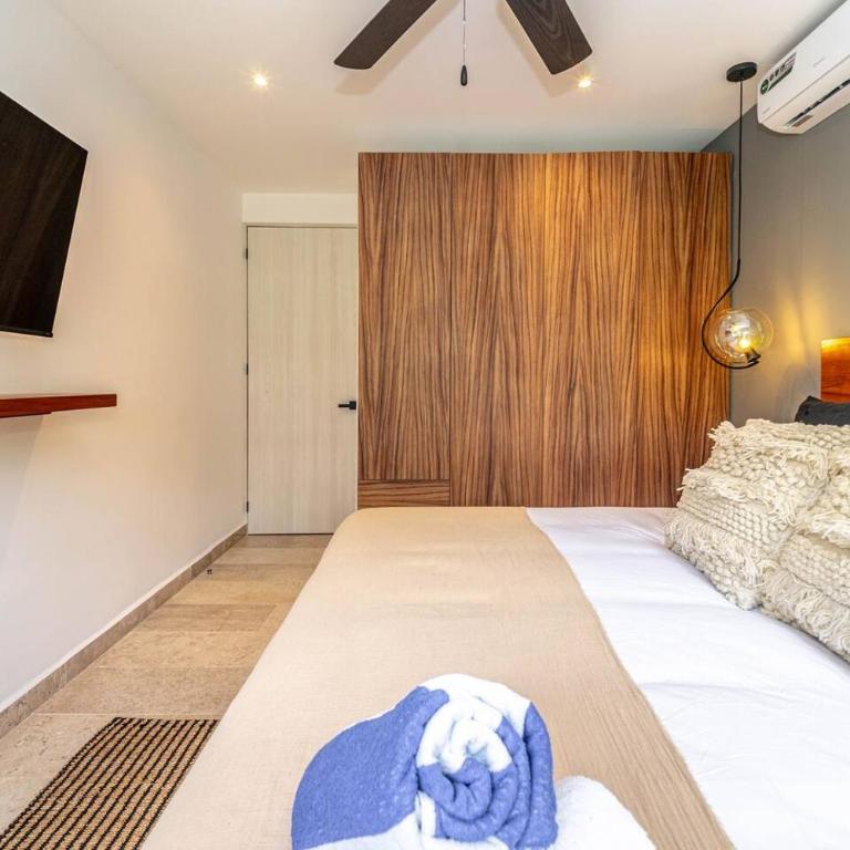 2 BD Suite with Private Balcony, Pool View, Gym - Apartment - 22