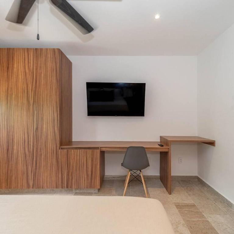 2 BD Suite with Private Balcony, Pool View, Gym - Apartment - 28