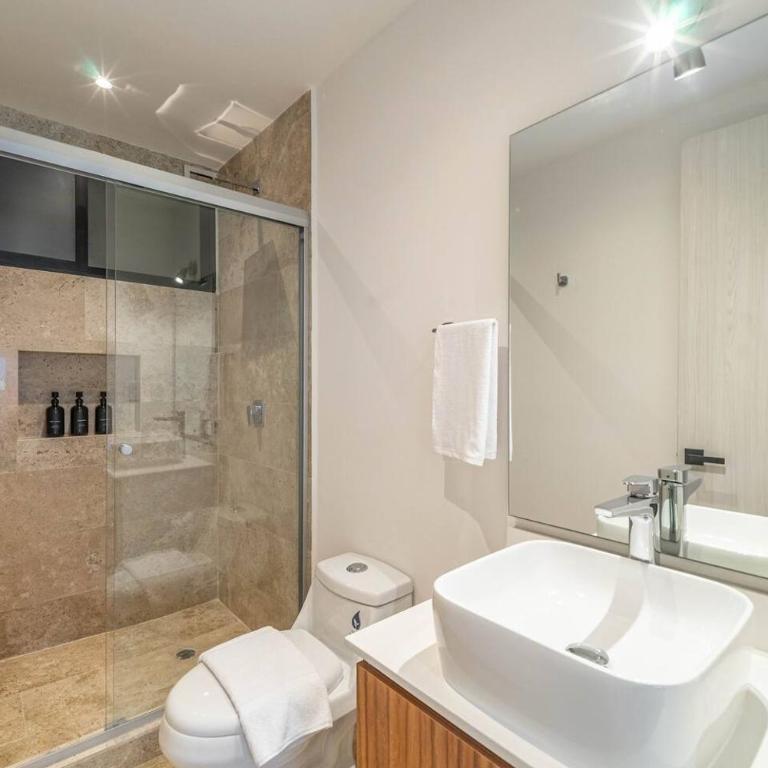 2 BD Suite with Private Balcony, Pool View, Gym - Apartment - 31