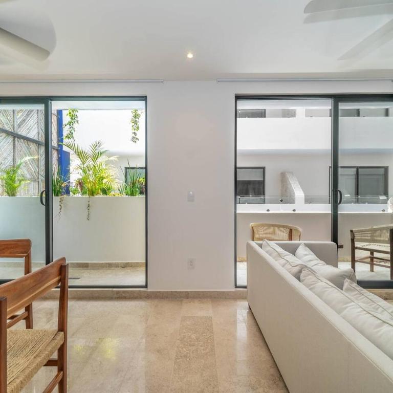 2 BD Suite with Private Balcony, Pool View, Gym - Apartment - 37