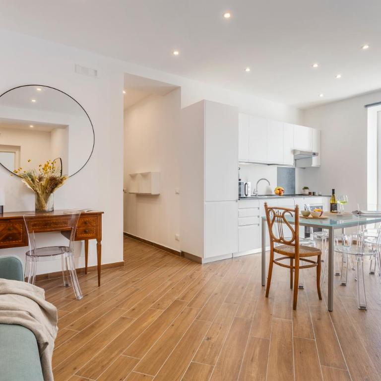 Old Port Luxury Apartments - Appartamento con 1 Camera da Letto e Vista Mare - 1