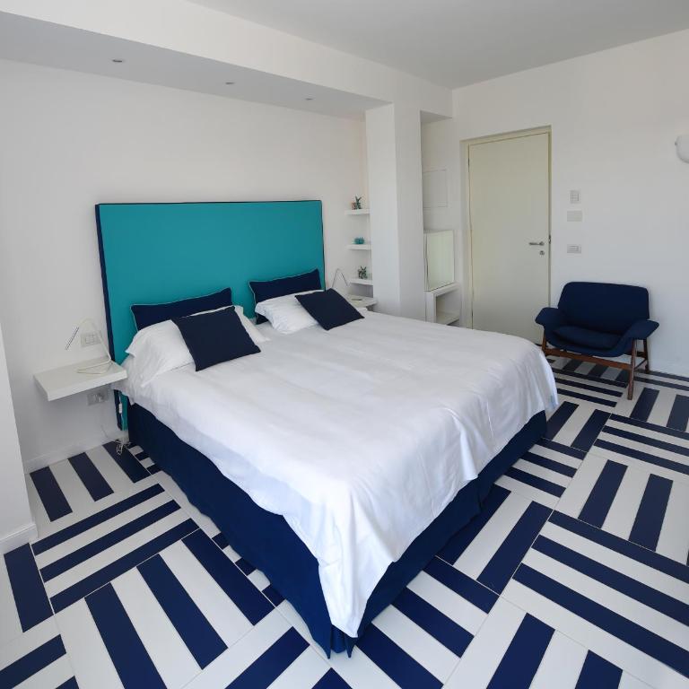 3 Suites View - Camera Standard Matrimoniale/Doppia con Letti Singoli con Vista Mare - 3