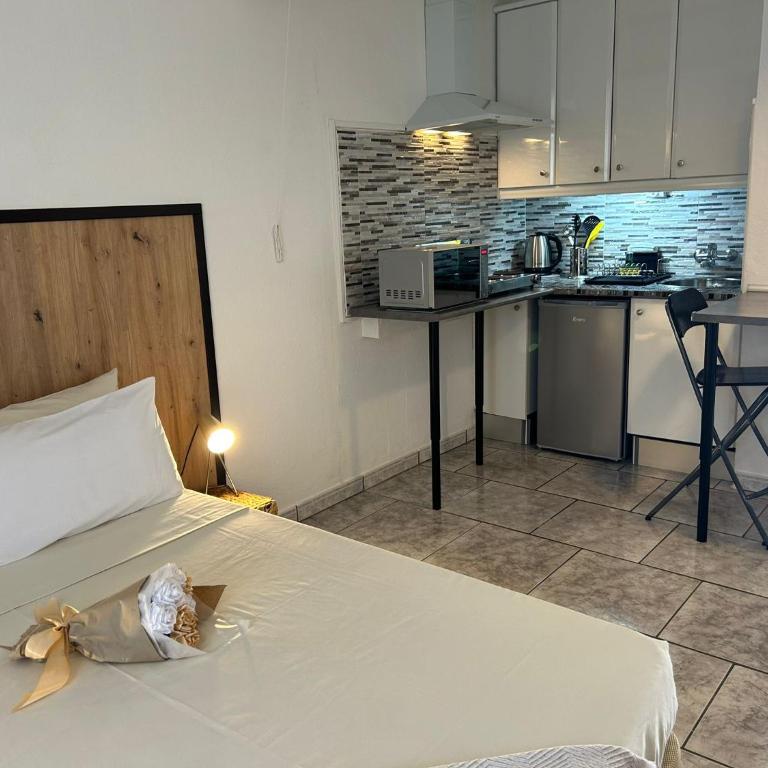 Hand Made Suite - Suite con cama grande y vistas a la piscina - 9
