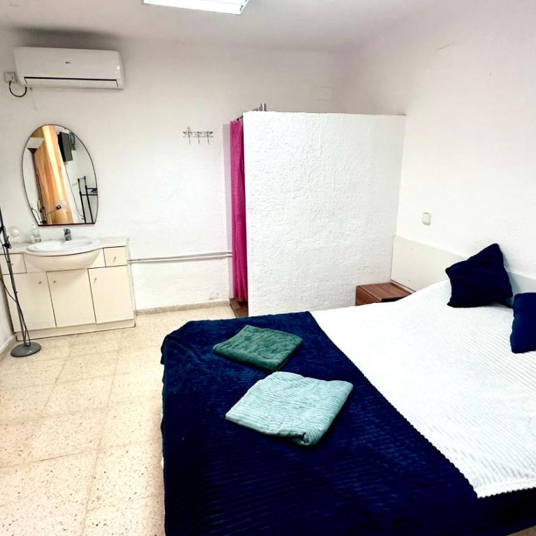 Las habitaciones en Alicante - Deluxe Double Room with Shower - 8