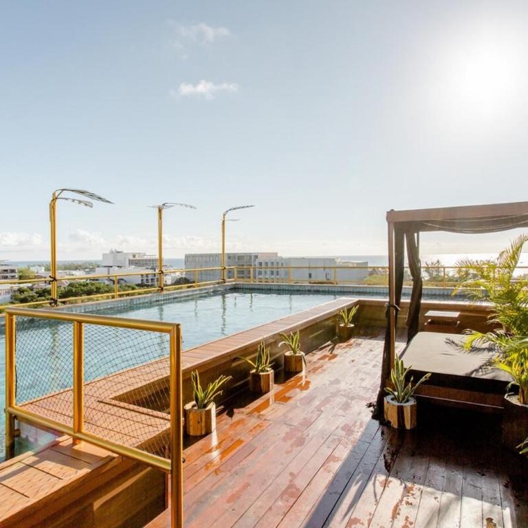 Location! Steps to Beach Balcony 38St Art Expo - Deluxe King Studio - 9
