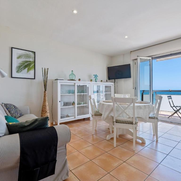 Hauzify I Apartament Colón 2B - Apartamento con vistas al mar - 2