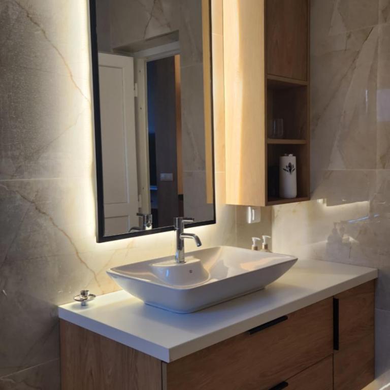 Apartmani Dobrinja - Free parking - Apartman sa 1 Spavaćom Sobom i Spa Kadom - 7
