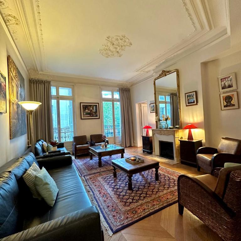 Champs Elysée Prestige Apartment - Two-Bedroom Apartment - 3