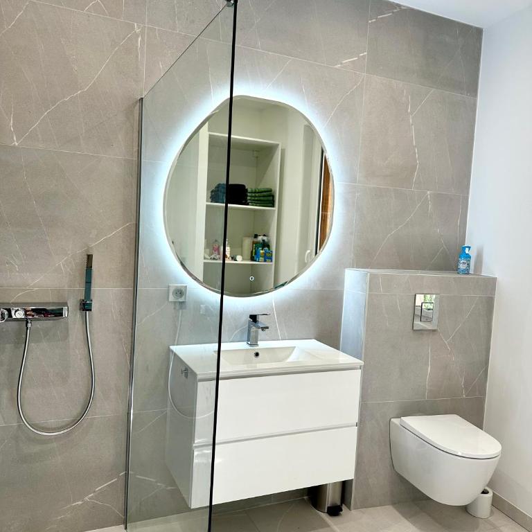Appartement avec jardin privé à 2min de la plage - Two-Bedroom Apartment - 15