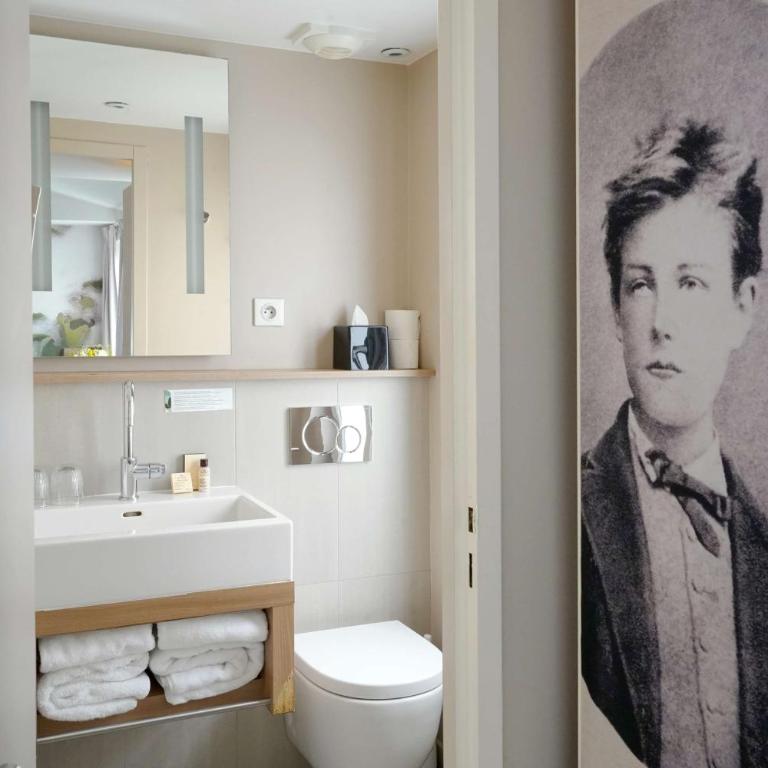 Hôtel Littéraire Arthur Rimbaud, BW Signature Collection - Classic Queen Room - 4