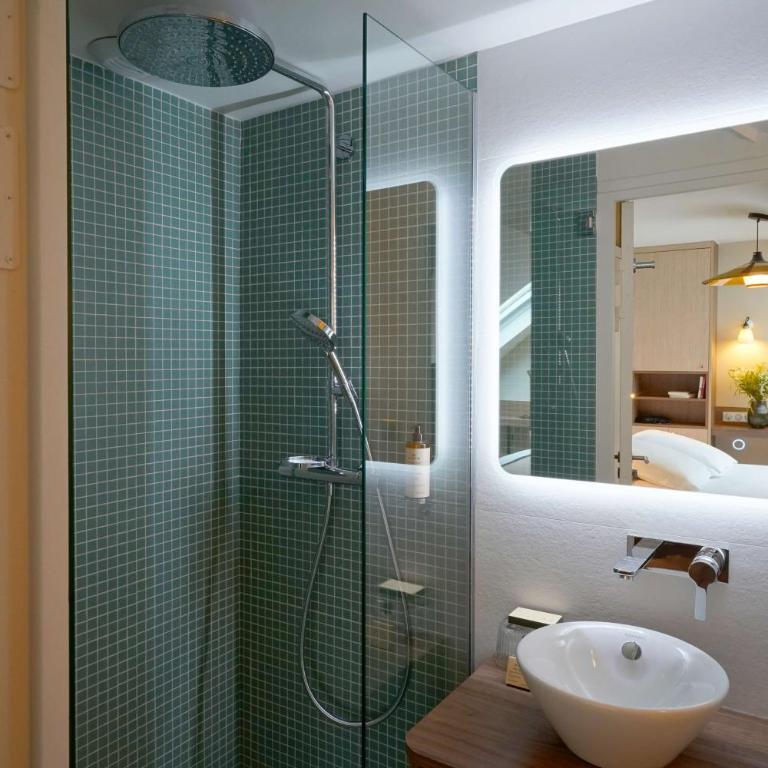 Hôtel Littéraire Arthur Rimbaud, BW Signature Collection - Comfort Queen Room - Non-Smoking - 5
