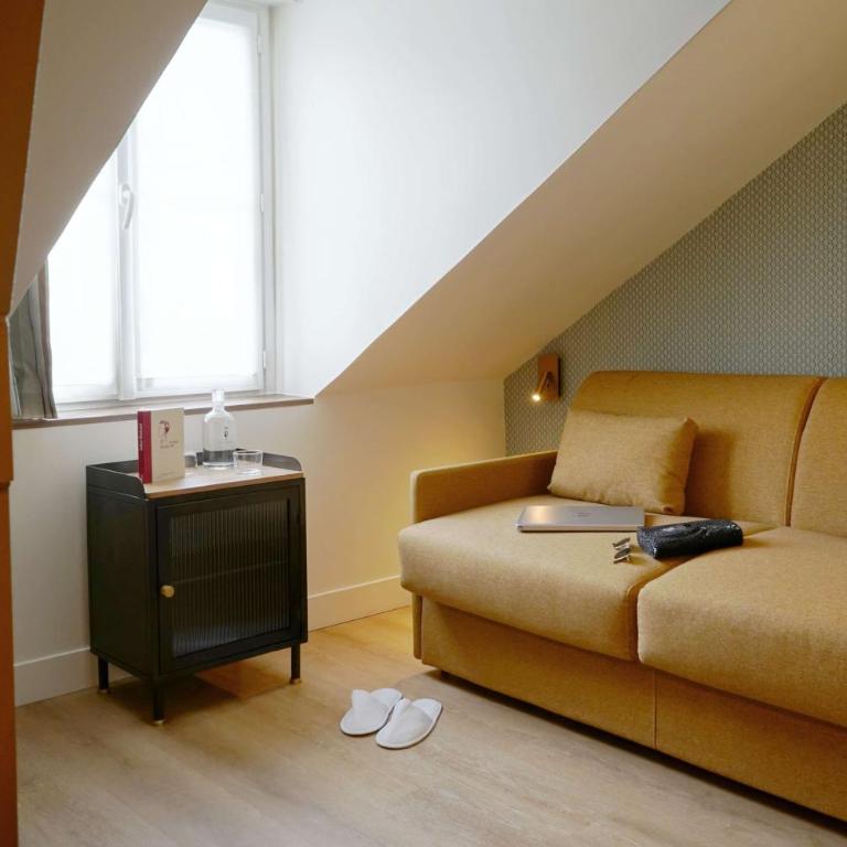 Hôtel Littéraire Arthur Rimbaud, BW Signature Collection - Junior Queen Suite with Sofa Bed - Non-Smoking - 4