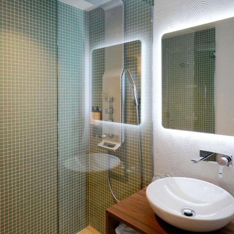 Hôtel Littéraire Arthur Rimbaud, BW Signature Collection - Junior Queen Suite with Sofa Bed - Non-Smoking - 5