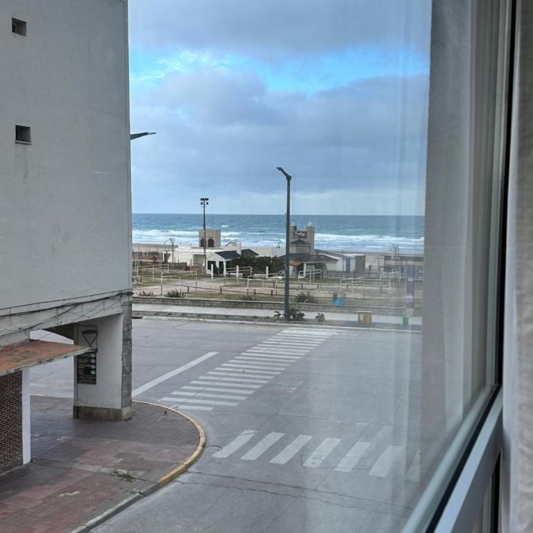 Hermoso departamento frente al mar en Necochea - Apartamento de 2 dormitorios - 19