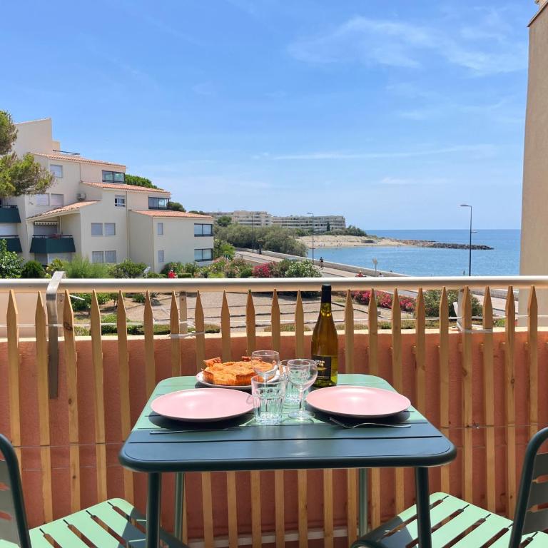 Studio refait en 2024 avec terrasse, climatisation et parking, à 50m de la plage - FR-1-338-588 - Apartment - 1