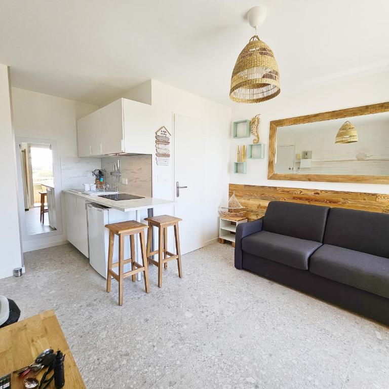 Studio refait en 2024 avec terrasse, climatisation et parking, à 50m de la plage - FR-1-338-588 - Apartment - 4