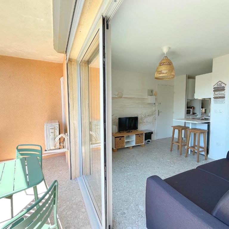 Studio refait en 2024 avec terrasse, climatisation et parking, à 50m de la plage - FR-1-338-588 - Apartment - 5