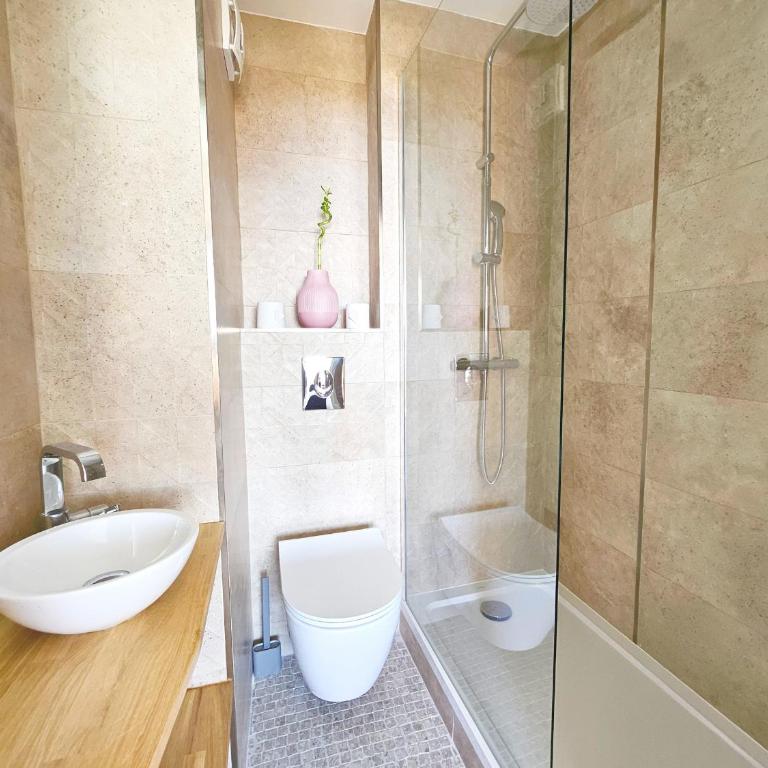 Studio refait en 2024 avec terrasse, climatisation et parking, à 50m de la plage - FR-1-338-588 - Apartment - 7