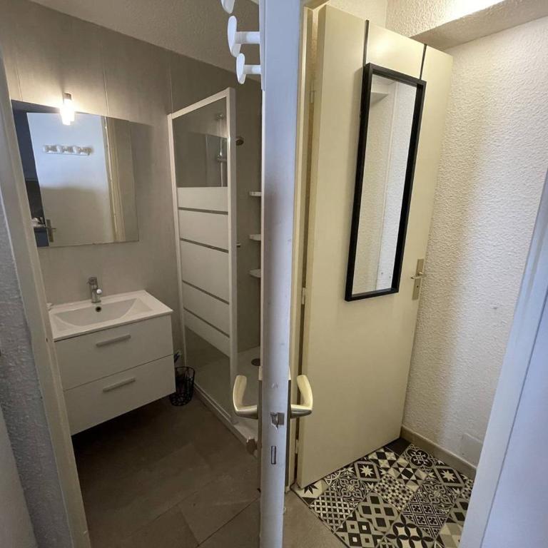 Pavillon climatisé avec mezzanine, 4 couchages, proche plage et commerces, parking privé, St-Cyprien - FR-1-106-105 - Villa - 9