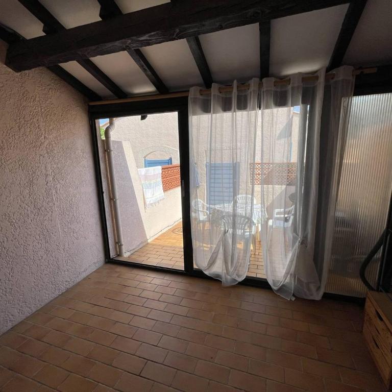 Pavillon climatisé avec mezzanine, 4 couchages, proche plage et commerces, parking privé, St-Cyprien - FR-1-106-105 - Villa - 14