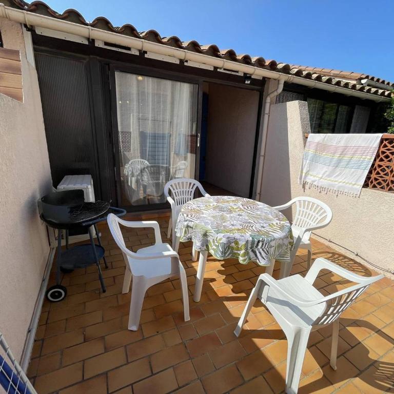 Pavillon climatisé avec mezzanine, 4 couchages, proche plage et commerces, parking privé, St-Cyprien - FR-1-106-105 - Villa - 23