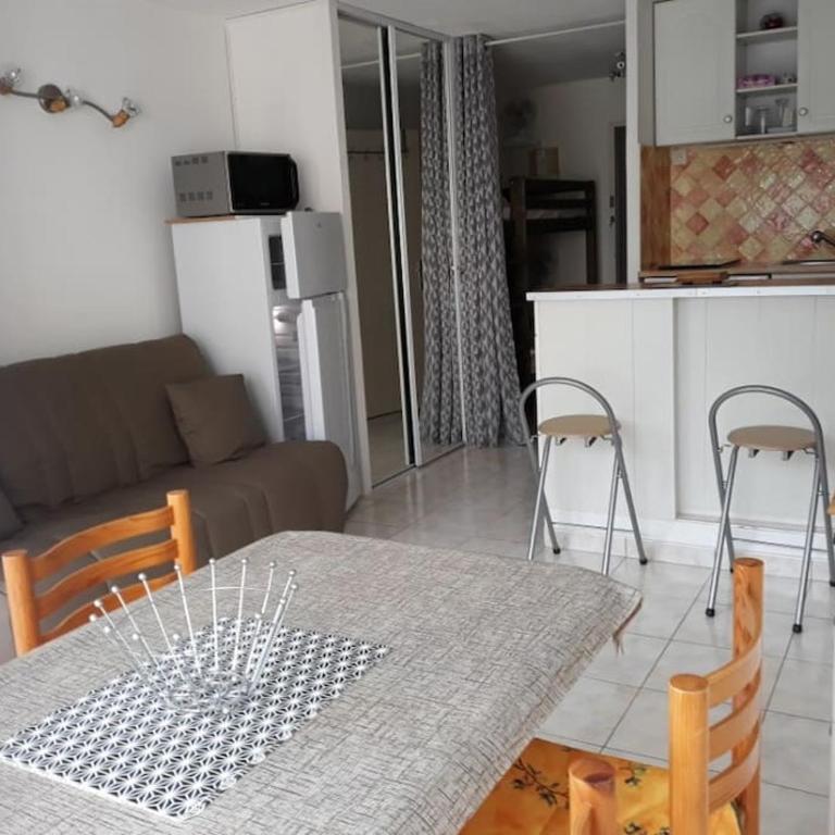 Studio Cabine 4 pers Cap d'Agde avec loggia - One-Bedroom Apartment - 1