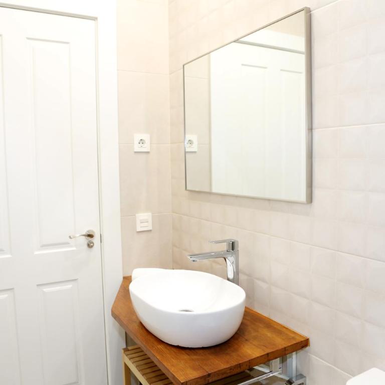 MAGNIFICO PISO FRENTE AL CASCO VIEJO DE BILBAO - Three-Bedroom Apartment - 31
