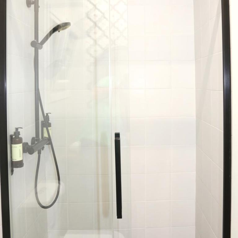 MAGNIFICO PISO FRENTE AL CASCO VIEJO DE BILBAO - Three-Bedroom Apartment - 28