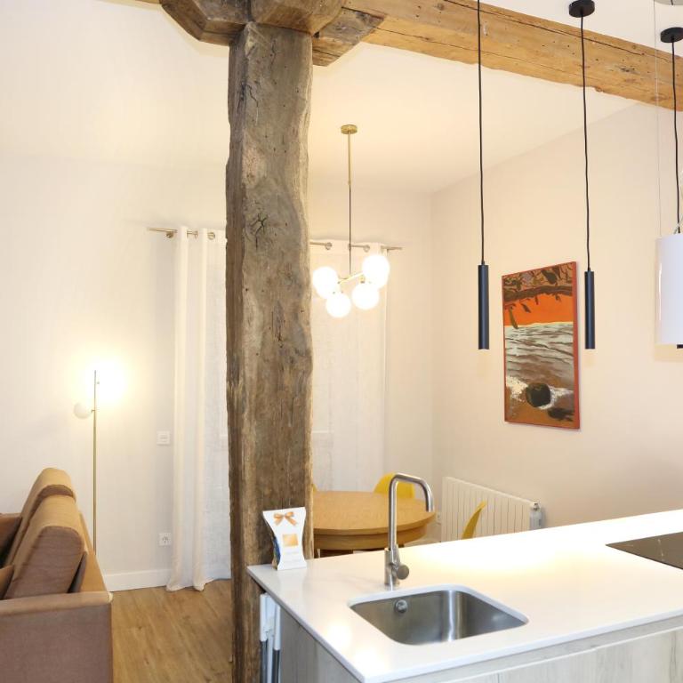 MAGNIFICO PISO FRENTE AL CASCO VIEJO DE BILBAO - Three-Bedroom Apartment - 7