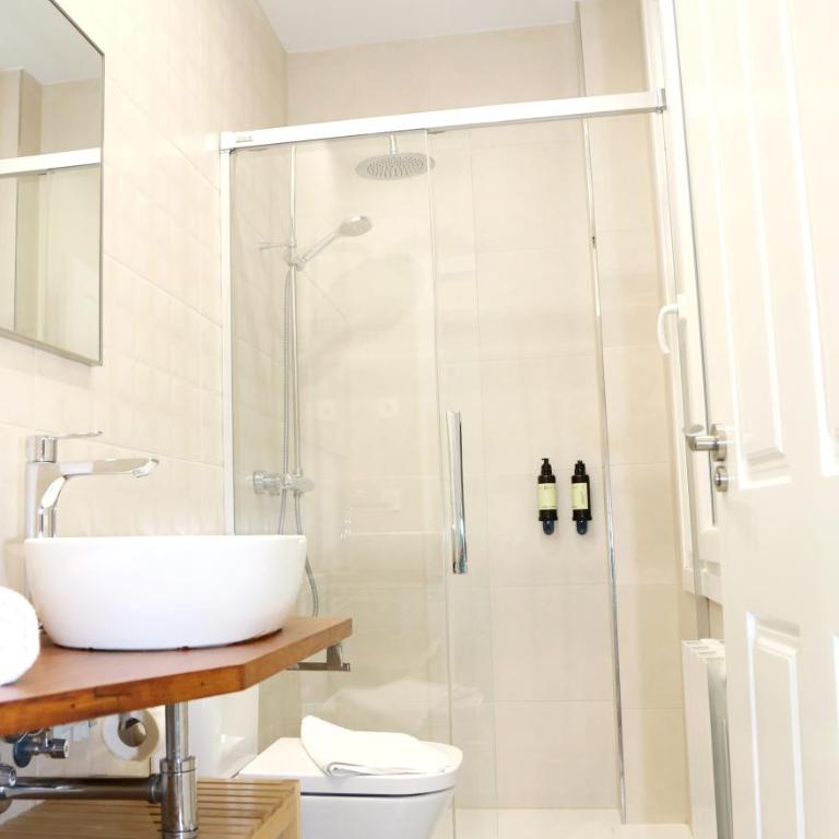 MAGNIFICO PISO FRENTE AL CASCO VIEJO DE BILBAO - Three-Bedroom Apartment - 32