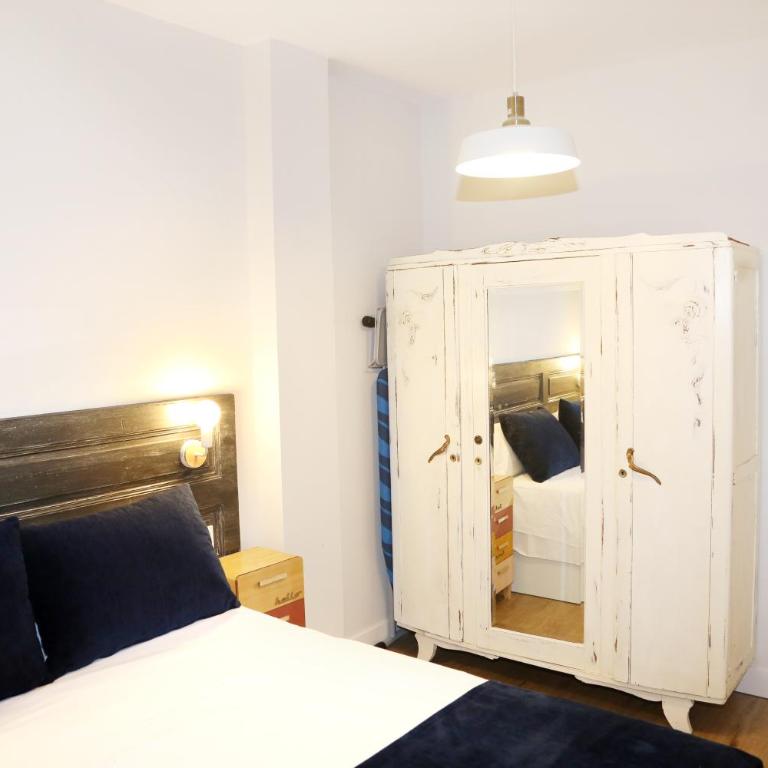 MAGNIFICO PISO FRENTE AL CASCO VIEJO DE BILBAO - Three-Bedroom Apartment - 44